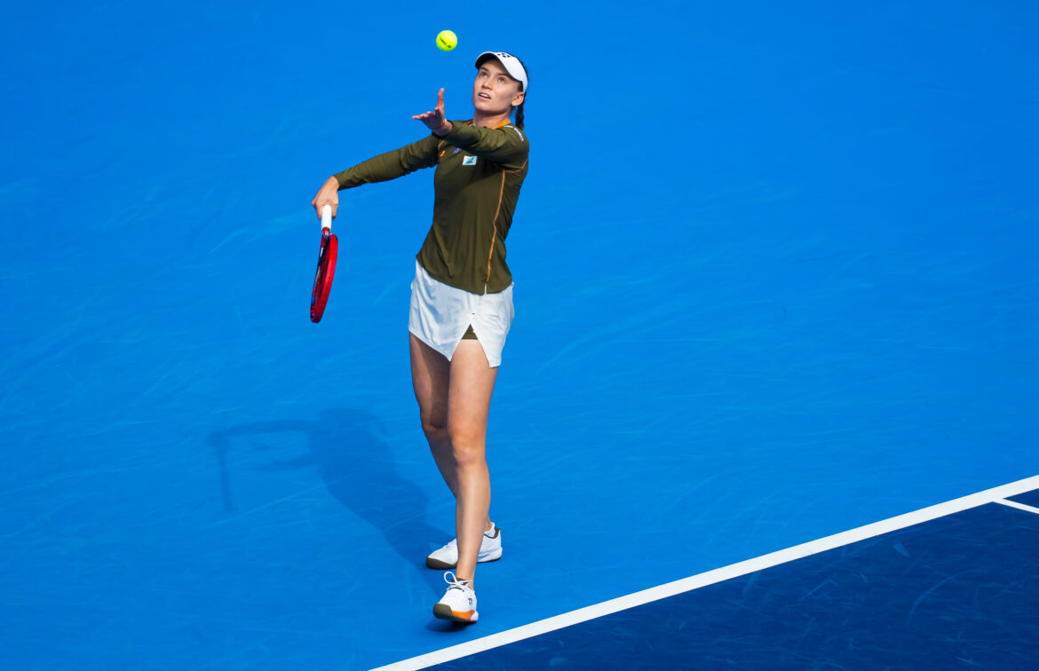 Rybakina beats Fernandez in Tokyo, one win away from WTA Finals Rybakina beats Fernandez in Tokyo, one win away from WTA Finals