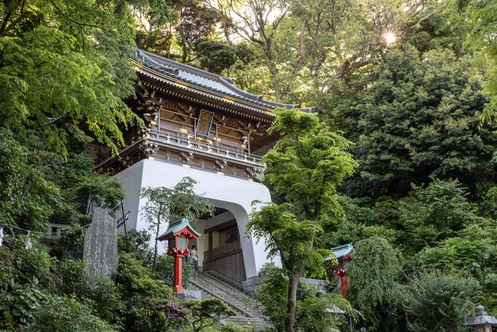 The Zuishinmon gatehouse of Enoshima Shrine, a traditional wooden structure marking the entrance to the sacred area.