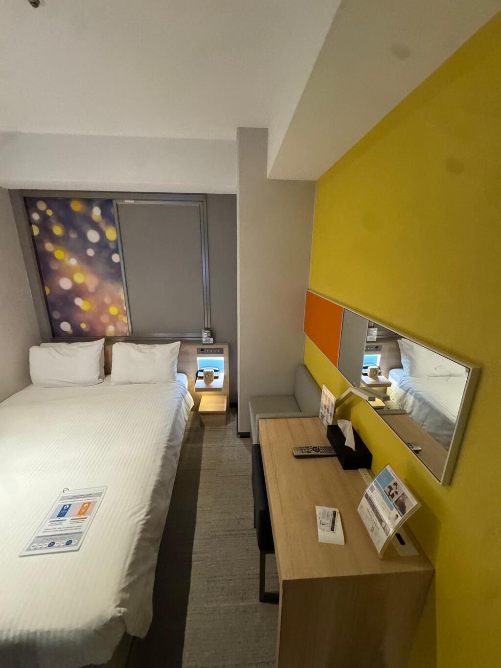 Tiny hotel room  (Photo: Shelly Tal)  חדר מלון פצפון