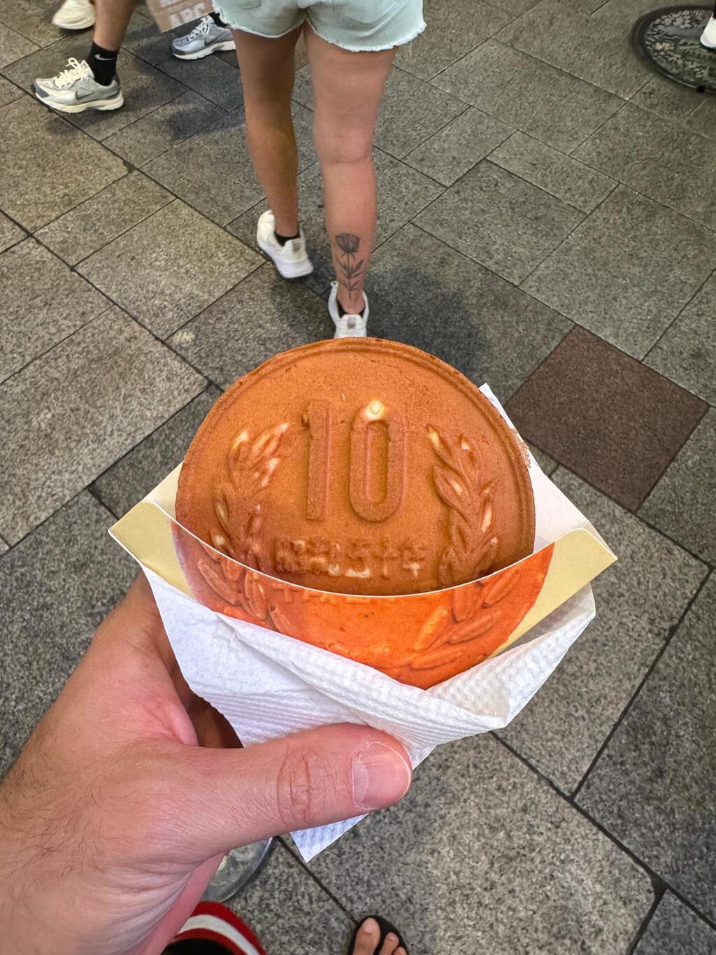 'A gimmick in Osaka'  (Photo: Shelly Tal)  "גימיק באוסקה"