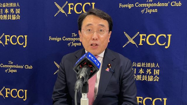 Japan’s top negotiator on President Donald Trump’s tariffs, Economic and Fiscal Policy Minister Ryosei Akazawa speaks to reporters at the Foreign Correspondents’ Club of Japan, in Tokyo Wednesday, Oct. 1, 2025. (AP Photo/Yuri Kageyama)