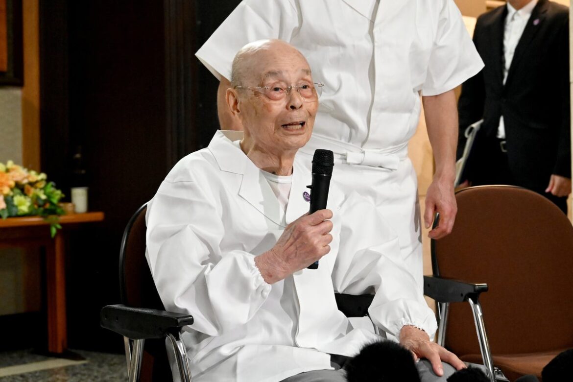 Japan’s legendary sushi master Jiro Ono shares cooking secrets aged 100 Japan’s legendary sushi master Jiro Ono shares cooking secrets aged 100
