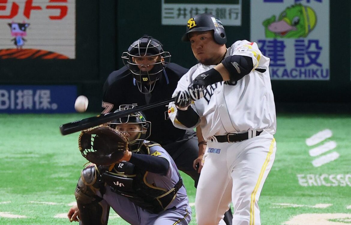 Japan Series: The Hawks Pull Even with a 10-1 Rout in Game 2 Japan Series