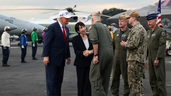 Trump and Japanese Prime Minister Sanae Takaichi are welcomed by U.S. Navy sailors, aboard the aircraft carrier USS George Washington, during a visit to U.S. Navy's Yokosuka base in Yokosuka, Japan, October 28, 2025. REUTERS/Evelyn Hockstein(REUTERS)