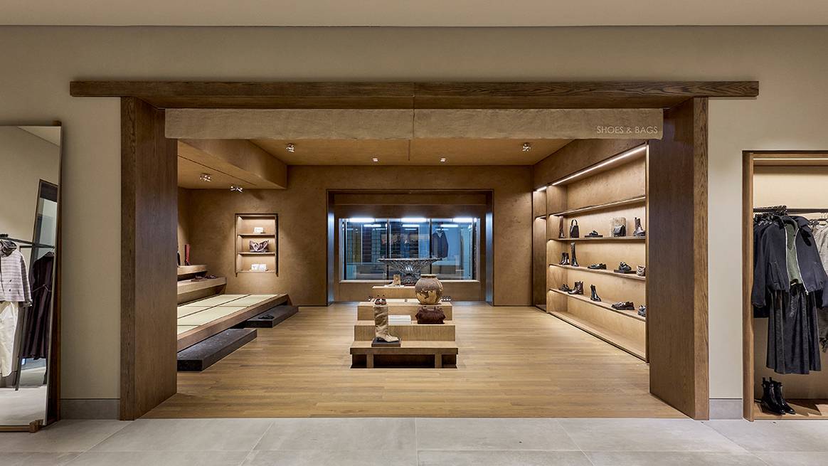 Tienda de Zara en el 1-9-1 Shinsaibashi del distrito Chūō-ku de Osaka (Japón). Tienda de Zara en el 1-9-1 Shinsaibashi del distrito Chūō-ku de Osaka (Japón).