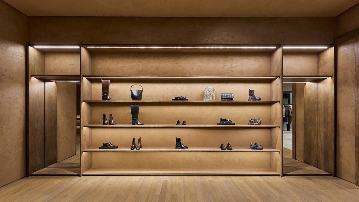 Tienda de Zara en el 1-9-1 Shinsaibashi del distrito Chūō-ku de Osaka (Japón). Tienda de Zara en el 1-9-1 Shinsaibashi del distrito Chūō-ku de Osaka (Japón).