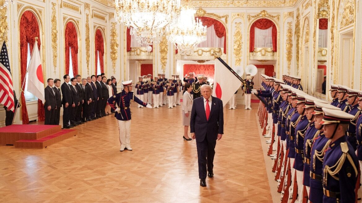 Donald Trump’s clueless stroll as he reviews guard of honour in Tokyo, video is viral Donald Trump's clueless stroll as he reviews guard of honour in Tokyo, video is viral