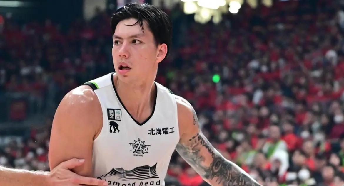 Dwight the only winner in tough midweek for Filipino imports Dwight Ramos and Levanga Hokkaido improve to 3-1 this season.