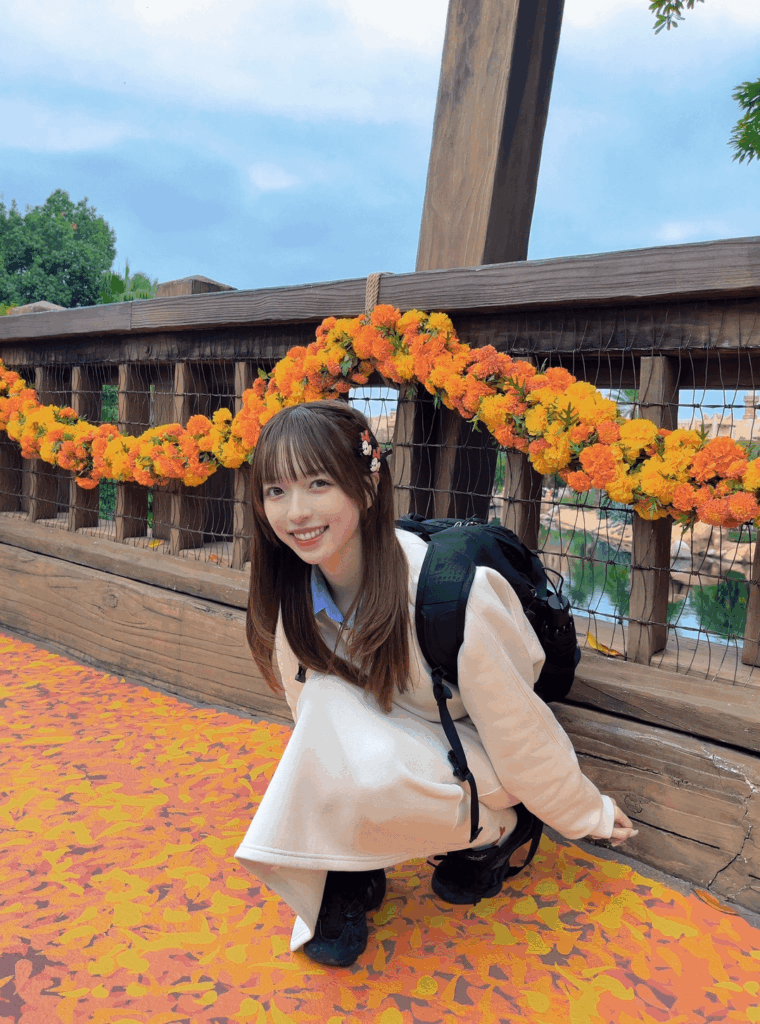 Inui Natsune at Disney Sea with her family a while ago