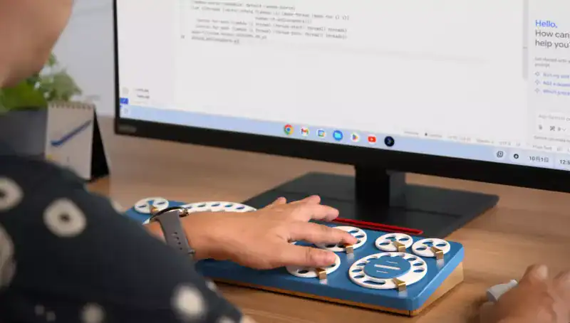 Person using the Gboard rotary keyboard to type on a screen