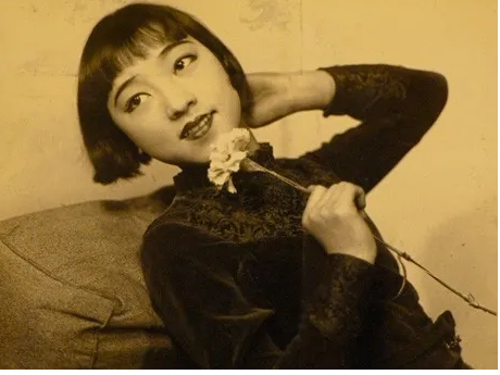 Ashita Matsuko in one of her iconic photos