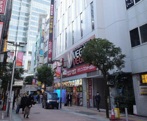 The Moulin Rouge used to stand near where the Glitters Shinjuku building now stands, near Shinjuku Station's Southeast Entrance.