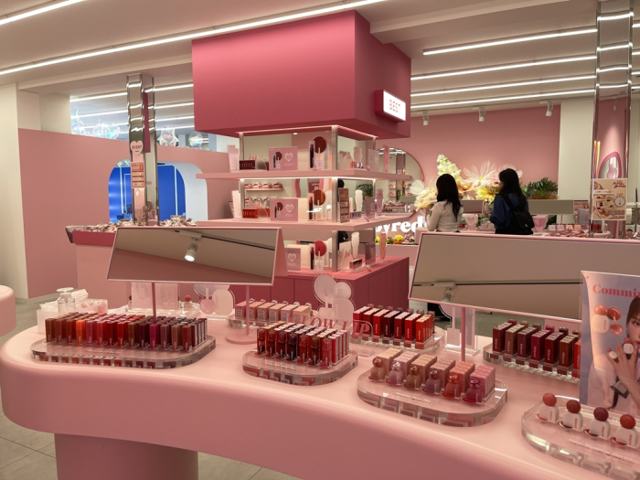 Lilybyred's flagship outlet in Shin-Okubo, Tokyo