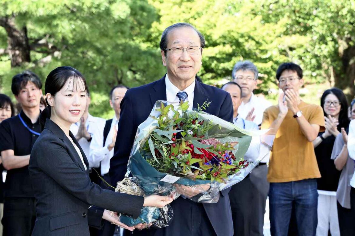 Japanese Nobel Laureate Kitagawa says ‘mountain of work’ still left, after crowd greets his arrival at university