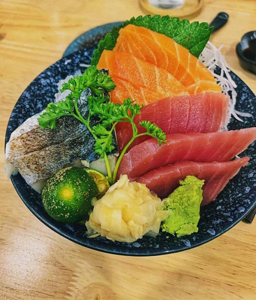 Sashimi platter that made me full today..