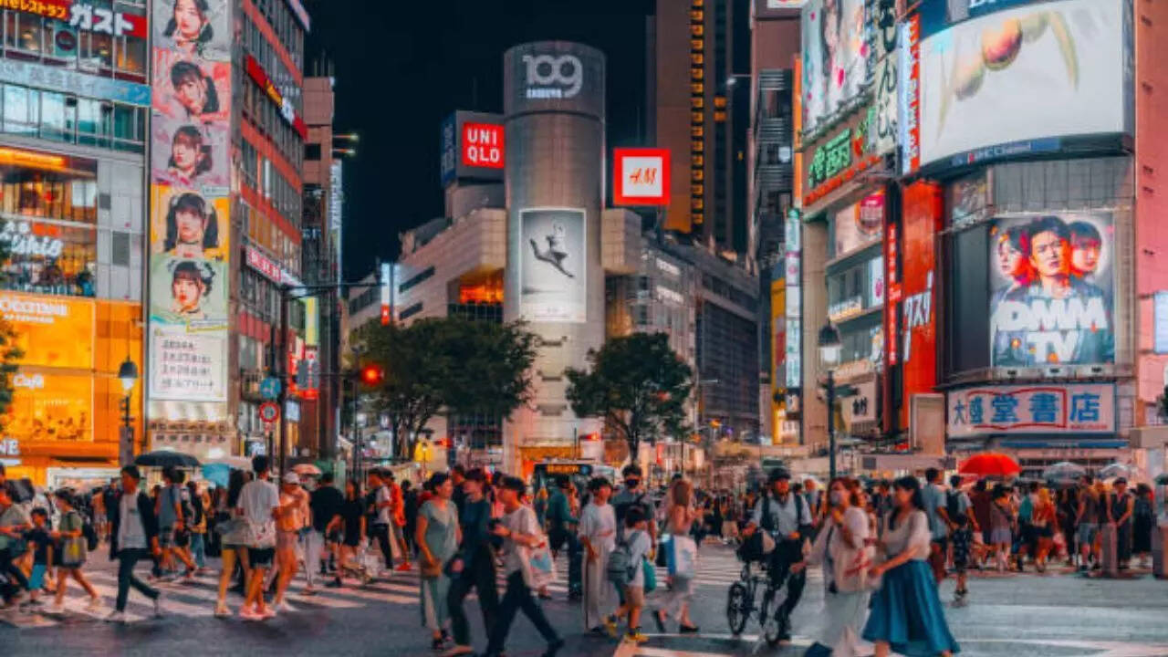 Netizens react to the man's viral video