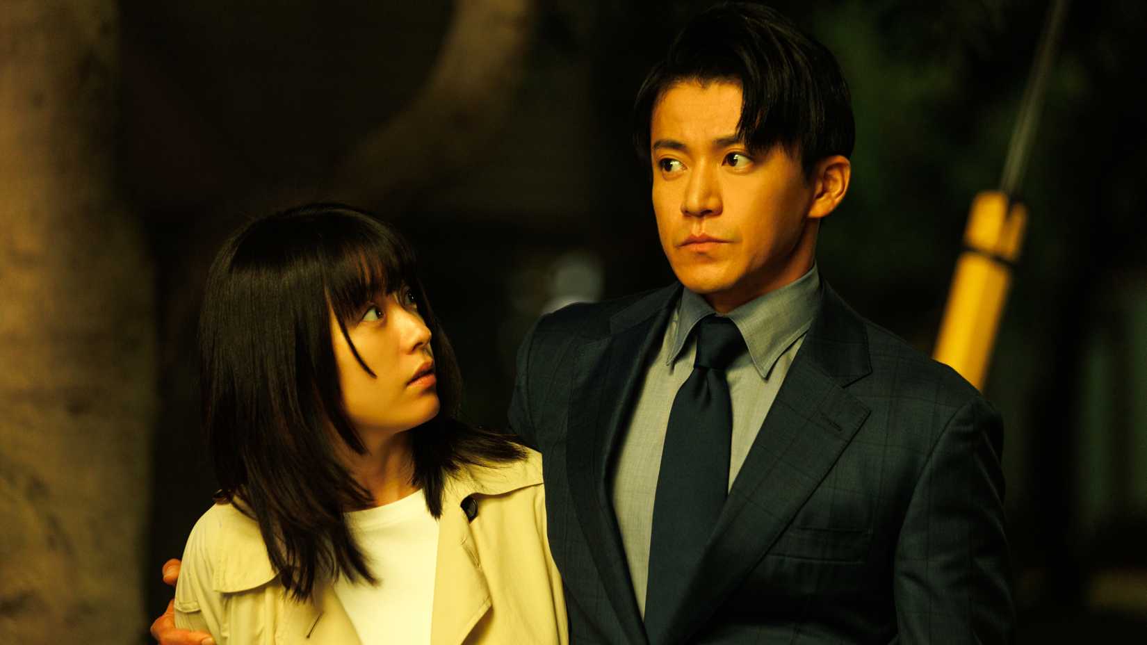Shun Oguri with his arm around Han Hyo Joo in Romantics Anonymous