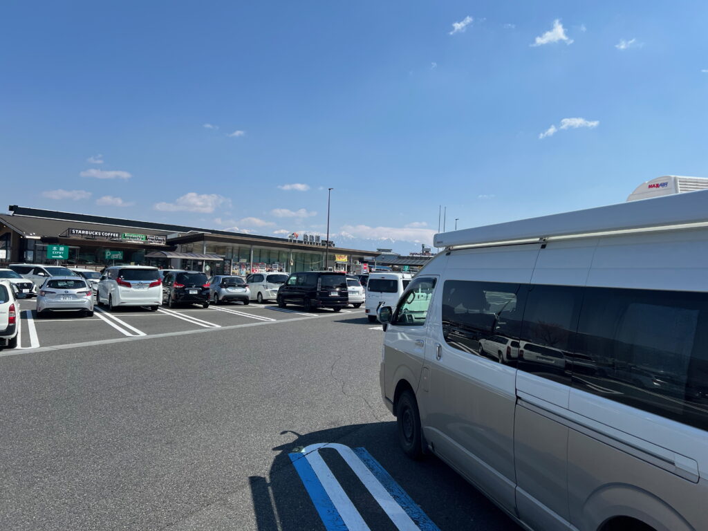 Suwako Service Area by Lake Suwako on the way back to Tokyo.