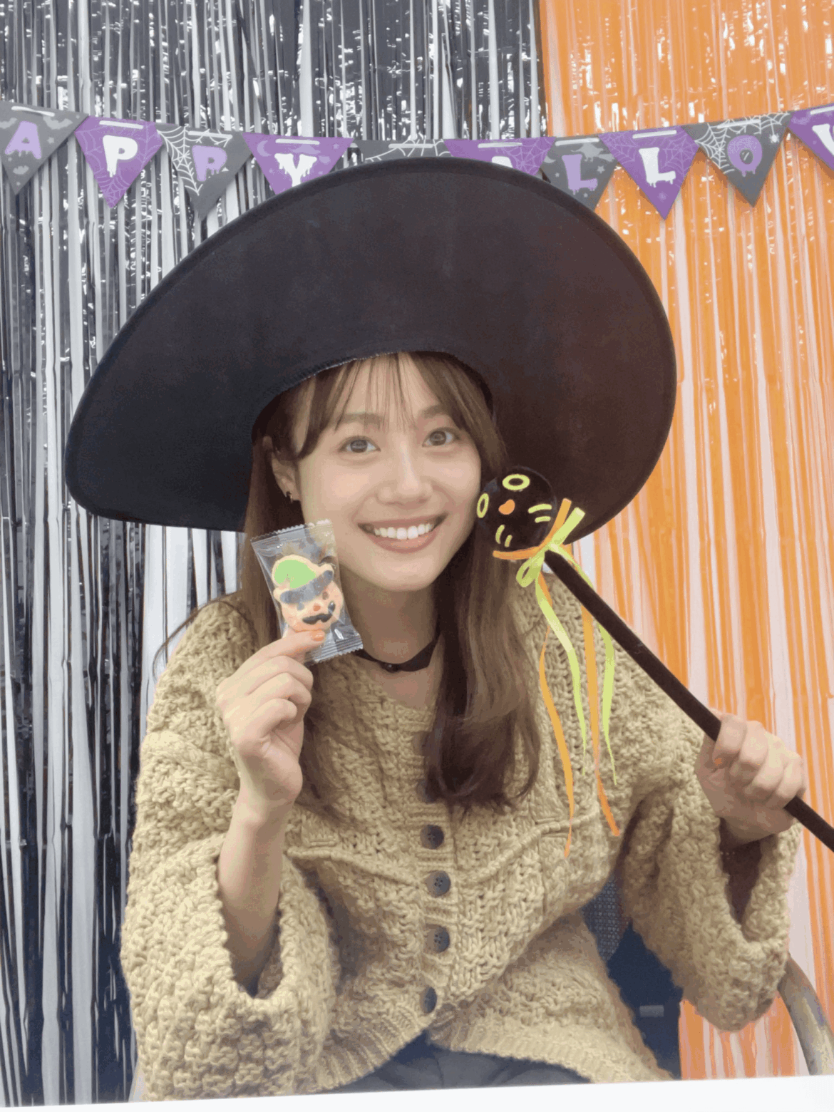 Itou Miku at the FC "allyours" Halloween stream