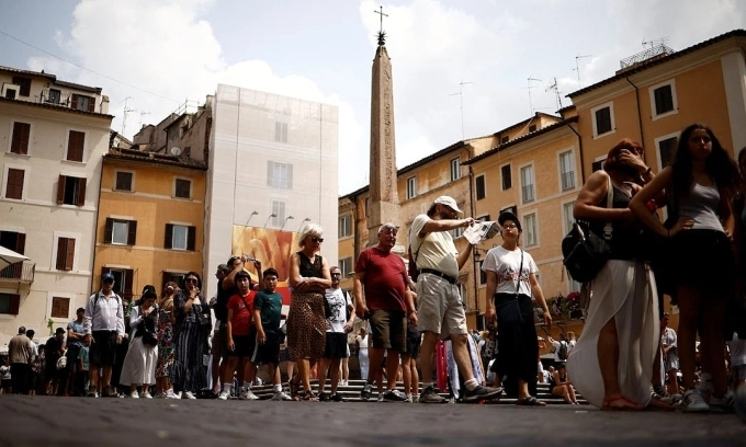Japanese tourist dies after falling from perimeter wall at Rome's Pantheon