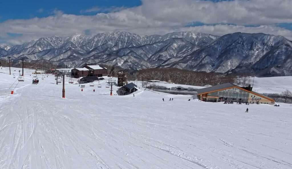 Stunning views and empty slopes at Tsugaike Kogen.