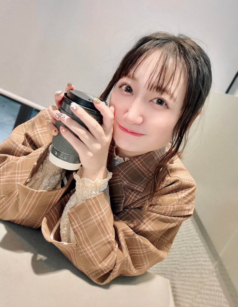 Takao Kanon: It's such a beautiful autumn day, isn't it? ~🍂☺️