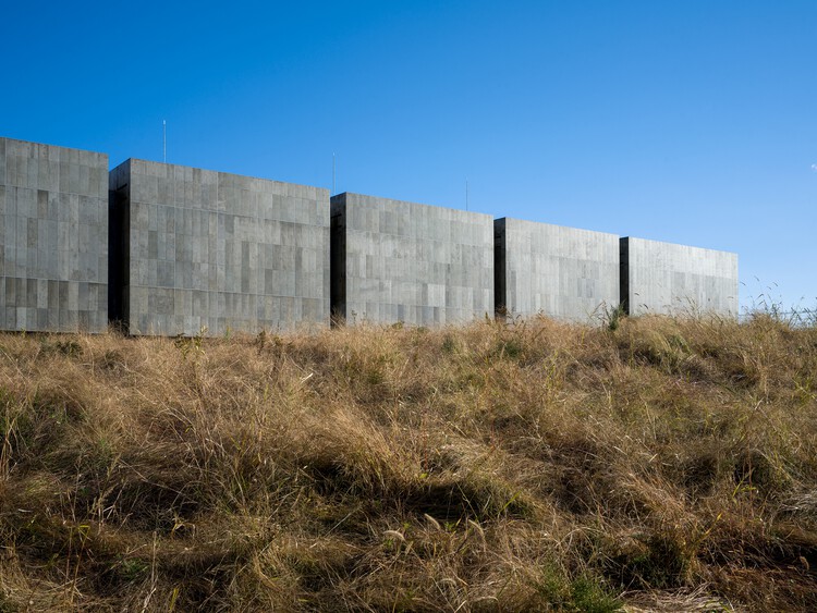 Zero Emission Data Center ISHIKARI (ZED ISHIKARI) / TAISEI DESIGN Planners Architects & Engineers - Exterior Photography, Concrete