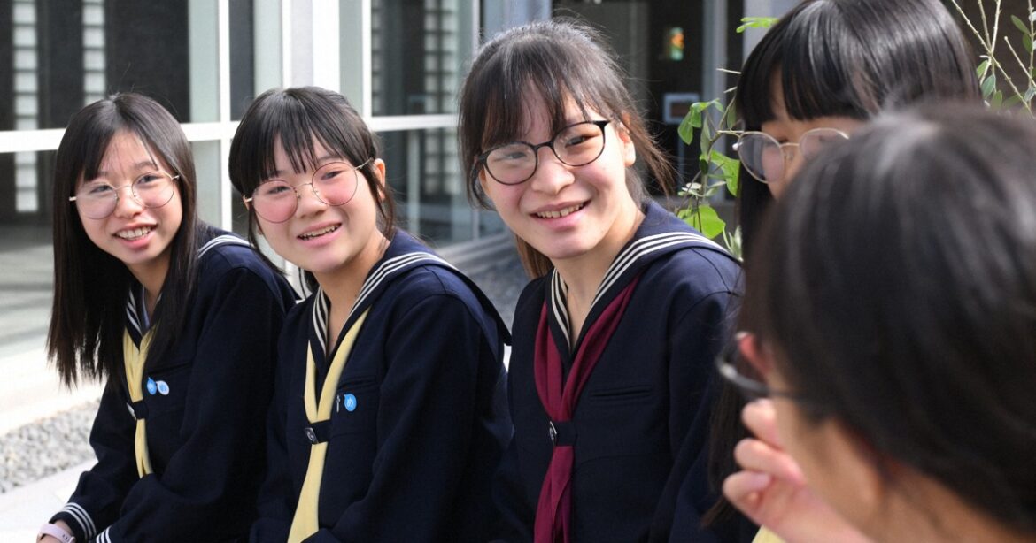 News in Easy English: Tokyo girls' school lets students wear sunglasses for eye health
