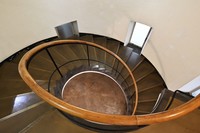 A spiral staircase with smooth curves is seen at the center of the round library on Kansai University's Senriyama Campus in Suita, Osaka Prefecture, Aug. 29, 2025. (Mainichi/Tsutomu Koseki)