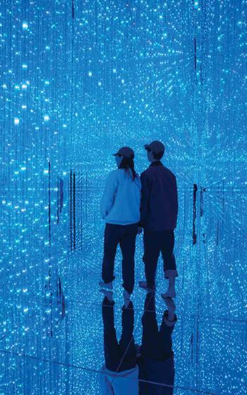 a couple at teamLab exhibition in Tokyo