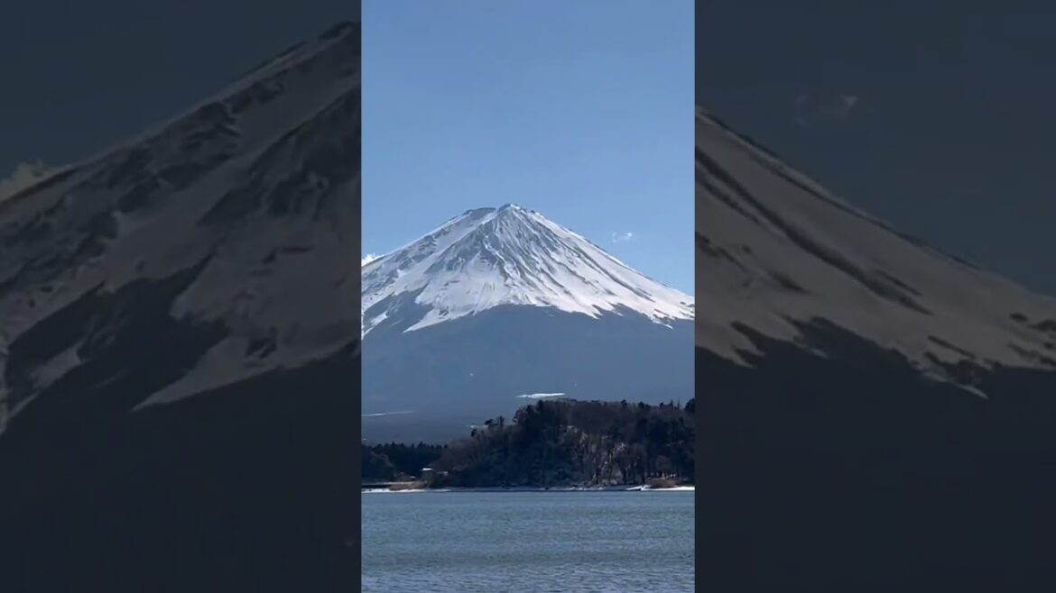 Beautiful Mount Fuji #suzume #suzumenotojimari #travel #music #japan #mountfuji #mountains