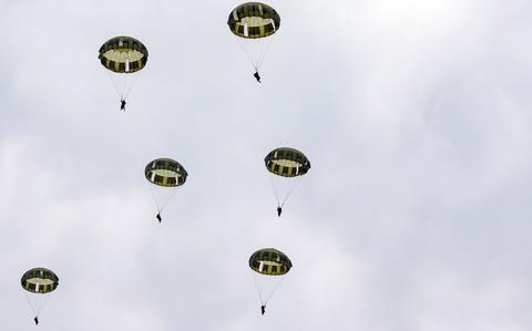 US paratrooper lands in Tokyo suburb after chute malfunctions during training US paratrooper lands in Tokyo suburb after chute malfunctions during training