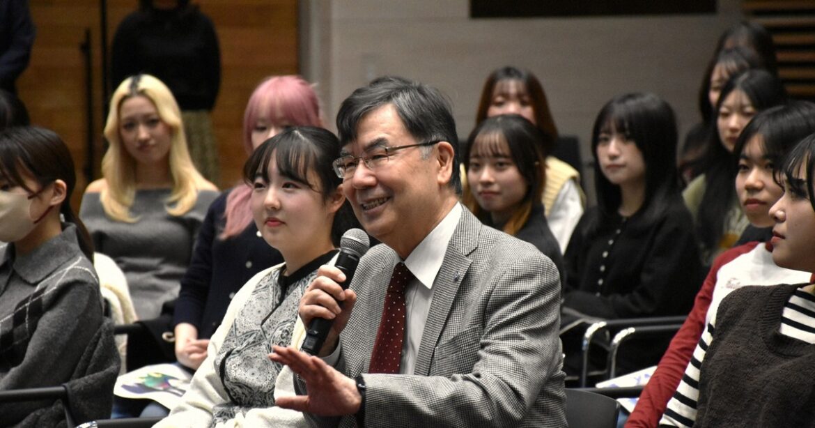 Japan Nobel laureate Sakaguchi preps for ceremony in Sweden with university students