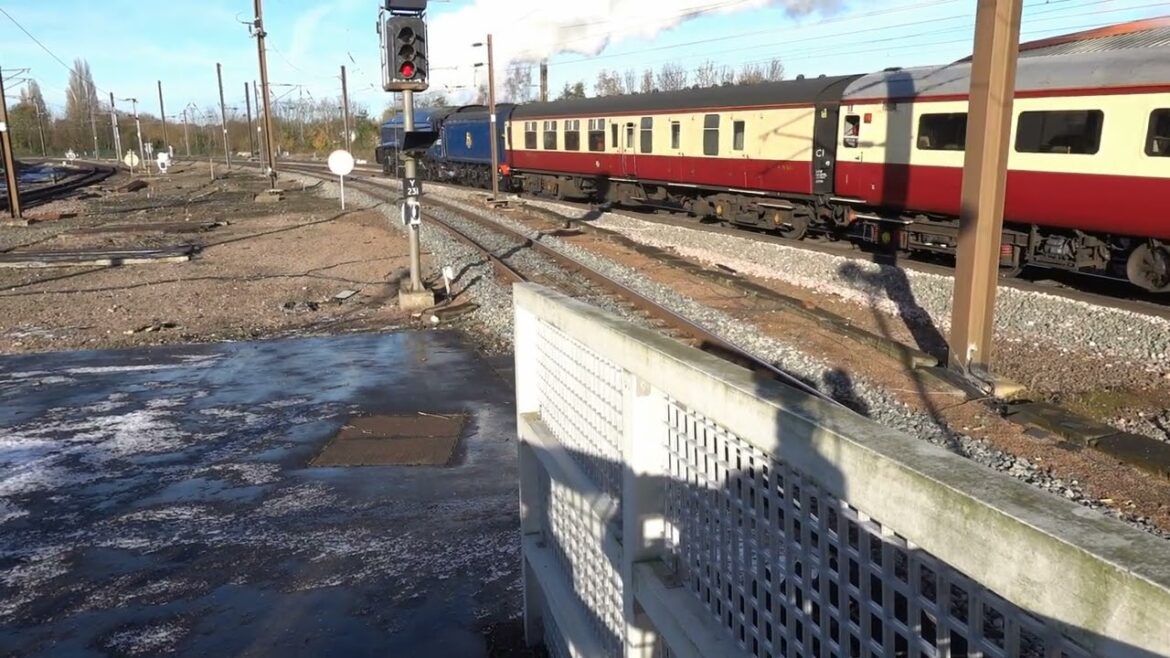 60007 Sir Nigel Gresley, ECS from York station 21st November 2025