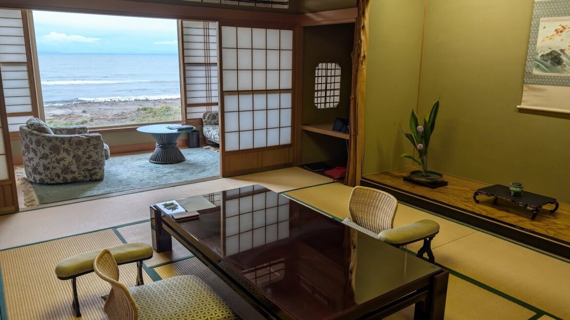 Hakodate, Hokkaido (北海道函館市) - Kappo Ryokan Wakamatsu (割烹旅館 若松) - Yachiyo (特別室 八千代) room tour Nov. 02