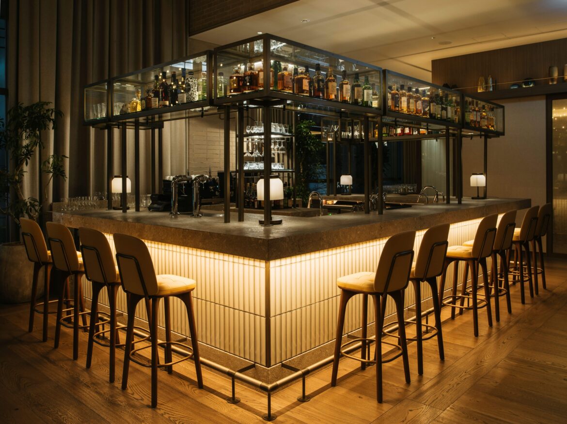 Upstairz Lounge, Bar & Restaurant