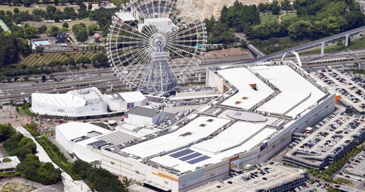 Riders trapped for up to 9 hours after Ferris wheel failure in Osaka Pref.