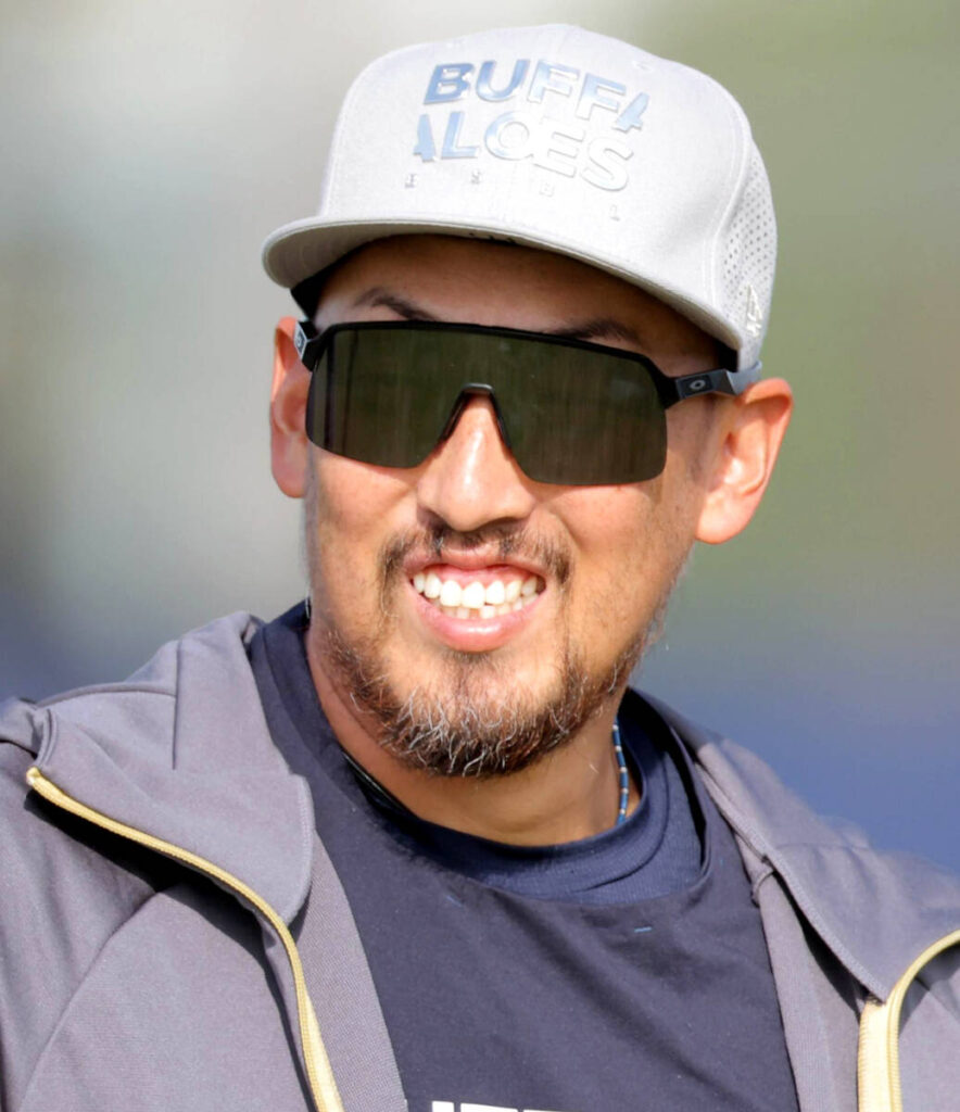 Yoshihisa Hirano practicing (photographer: Asada Shuji)