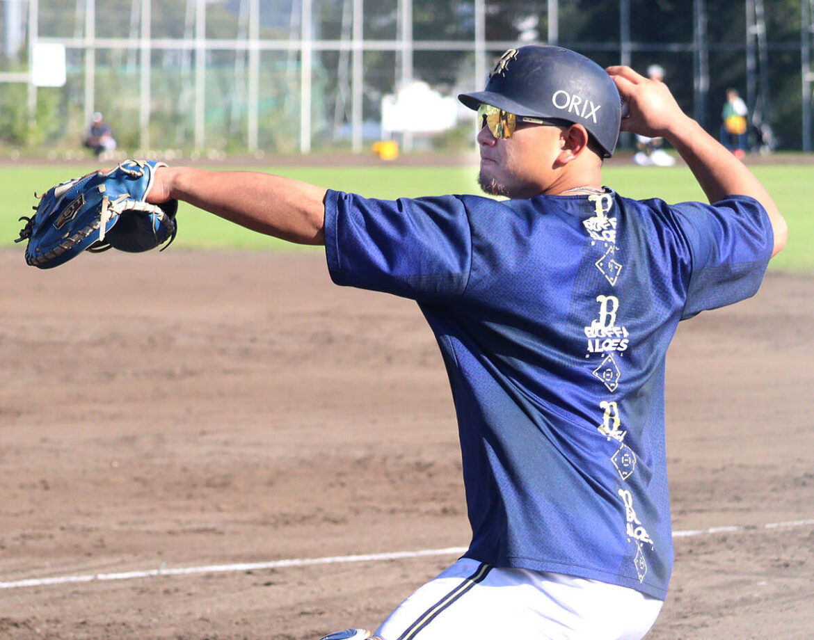 Orix Tomoya Mori sweating during defense practice (photographer: Shunta Nanbu)