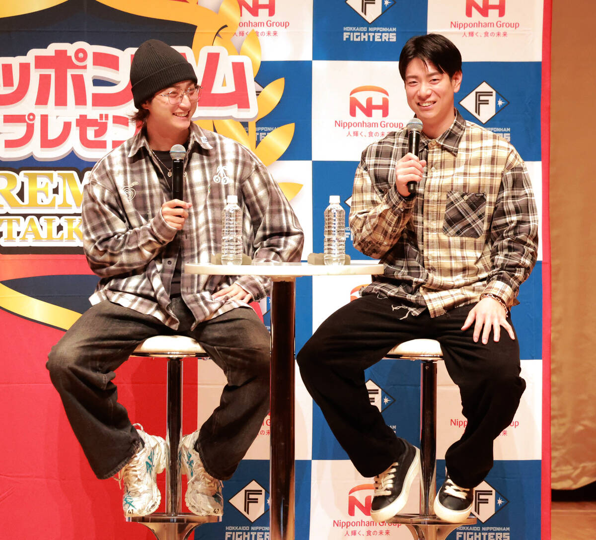 プレミアムトークライブに登場した松本剛(右、左は浅間)