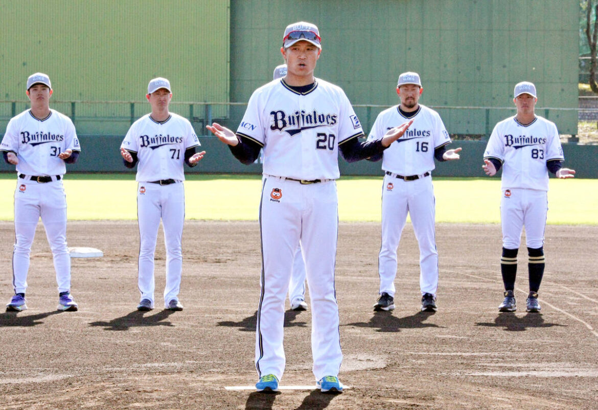 Orix kicks off fall training camp in Kochi… Manager Mamoru Kishida: “I think everyone understands,” he says, renewing his resolve for his second year in charge | Pacific League 阿部(中央)の手締めで秋季キャンプを打ち上げたオリックスナイン(カメラ・長田 亨)