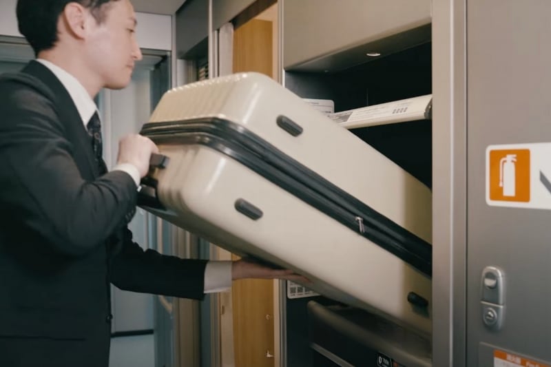 oversized luggage seat shinkansen