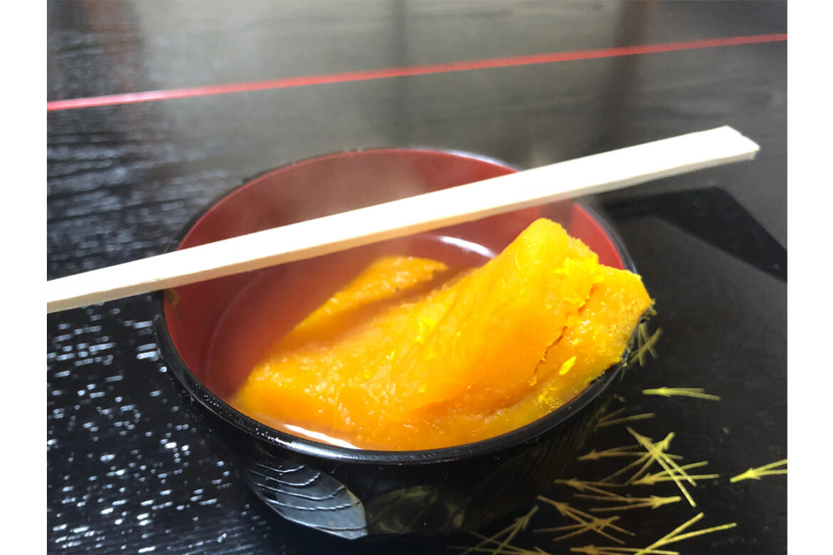 Blessings for good health and good health at "Hokkori Kabocha Burning" / Jakkoin Temple / Leaf KYOTO