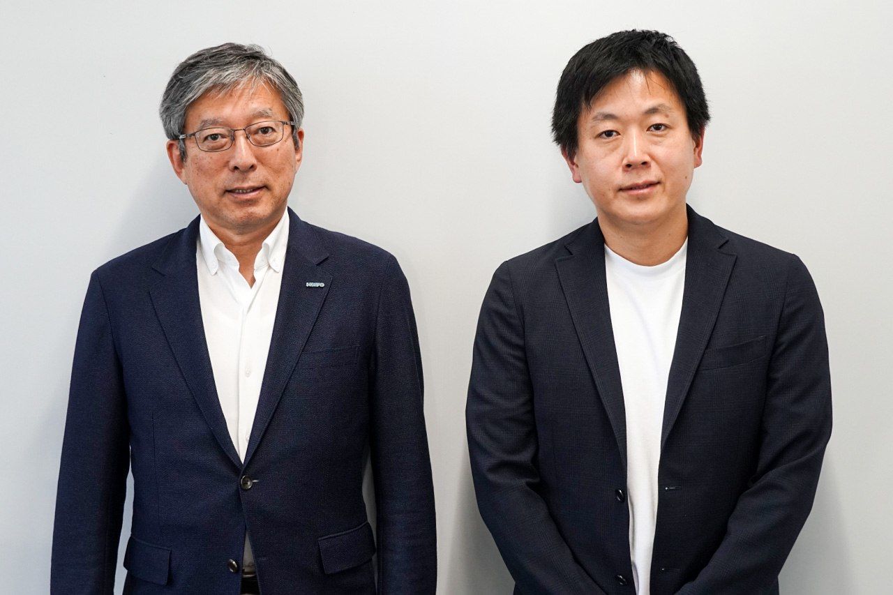 Space Cotan’s president, Odagiri Yoshinori (left), and the head of its Business Promoting Department, Takase Yūsuke, speak about the future of HOSPO. (© Akiyama Ayano)