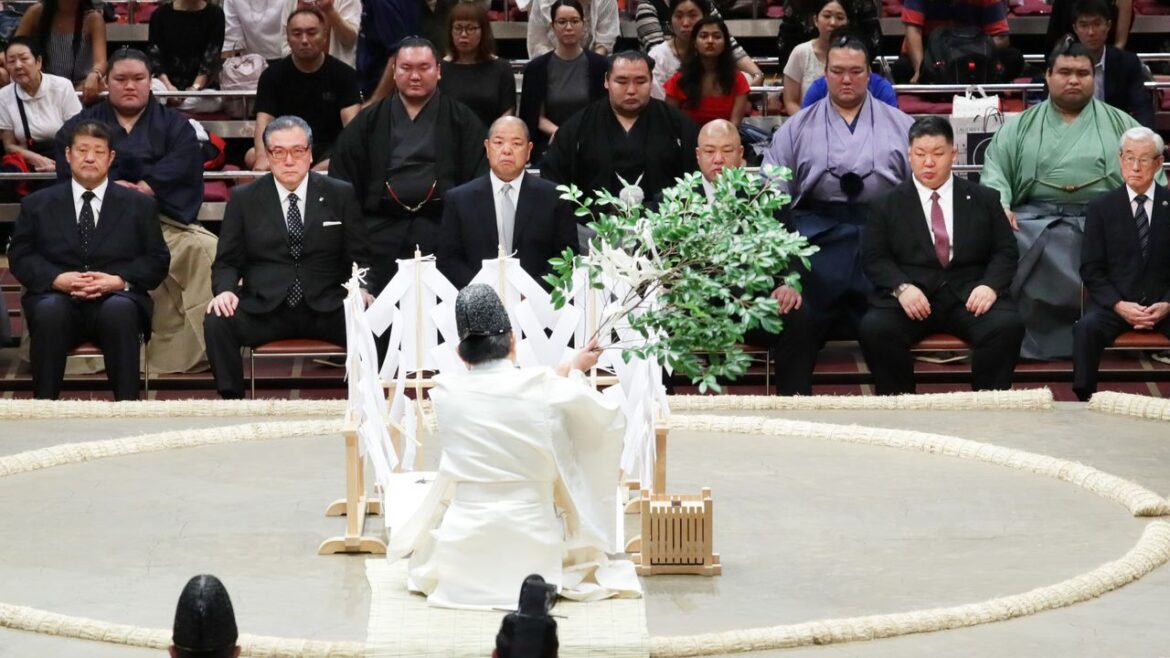 Japan Sumō Association Still Telling Women to Keep Out of the Ring Japan Sumō Association Still Telling Women to Keep Out of the Ring