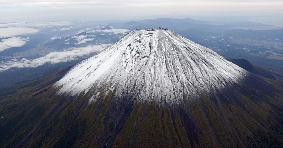 Japan’s Mount Fuji sees snow for first time this winter, 21 days later than usual Japan's Mount Fuji sees snow for first time this winter, 21 days later than usual