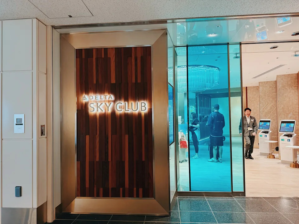 Entrance to lounge area