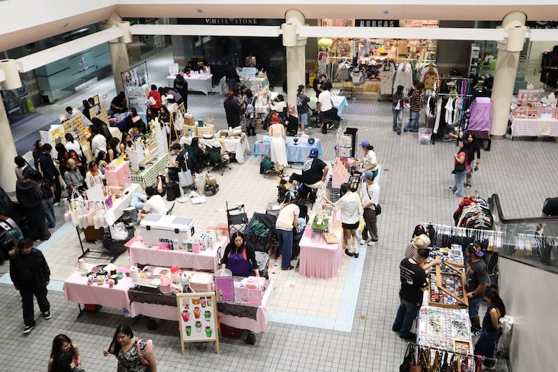 People looking at different vendors