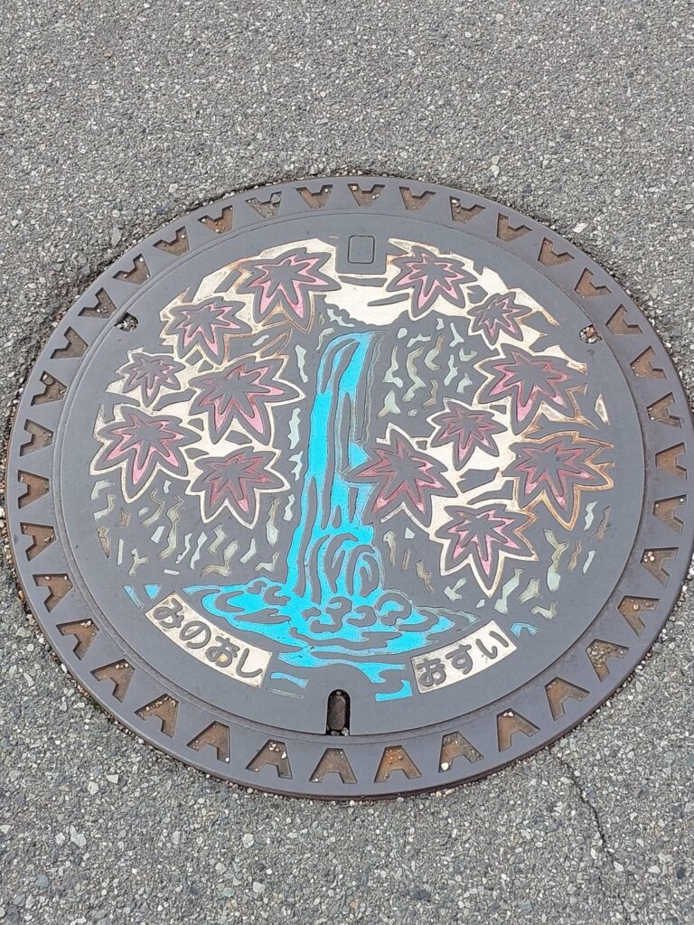 Manhole covers in Minoh City, Osaka Prefecture