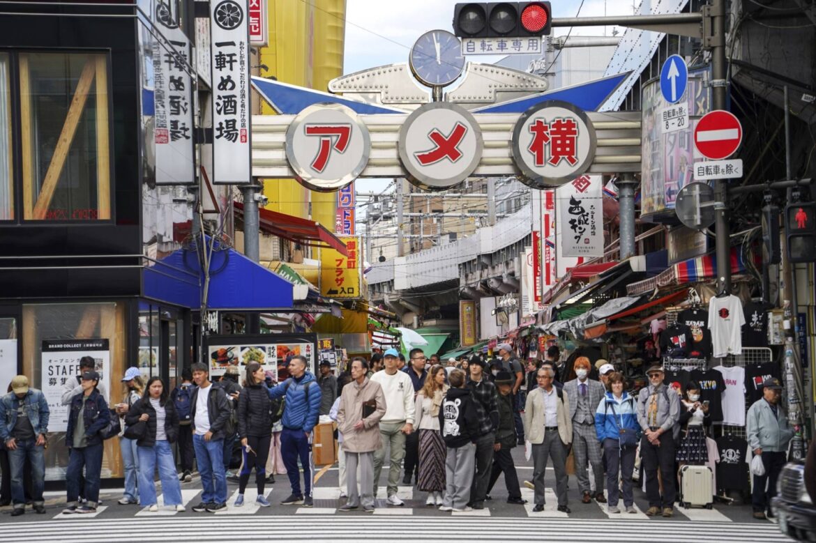 Japanese households boost spending despite inflation hit Japanese households boost spending despite inflation hit